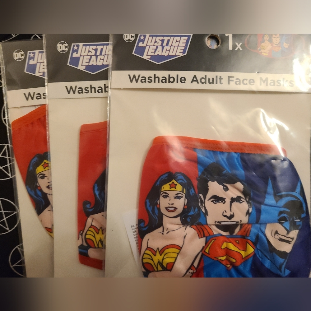 Facemasks 5 adult masks and 2 childrens masks.